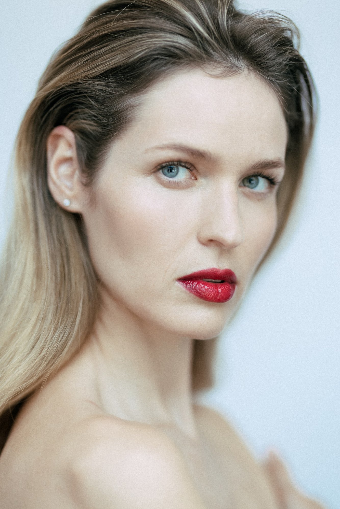 Monika Kaleńska — czerwone usta — portret (2024)